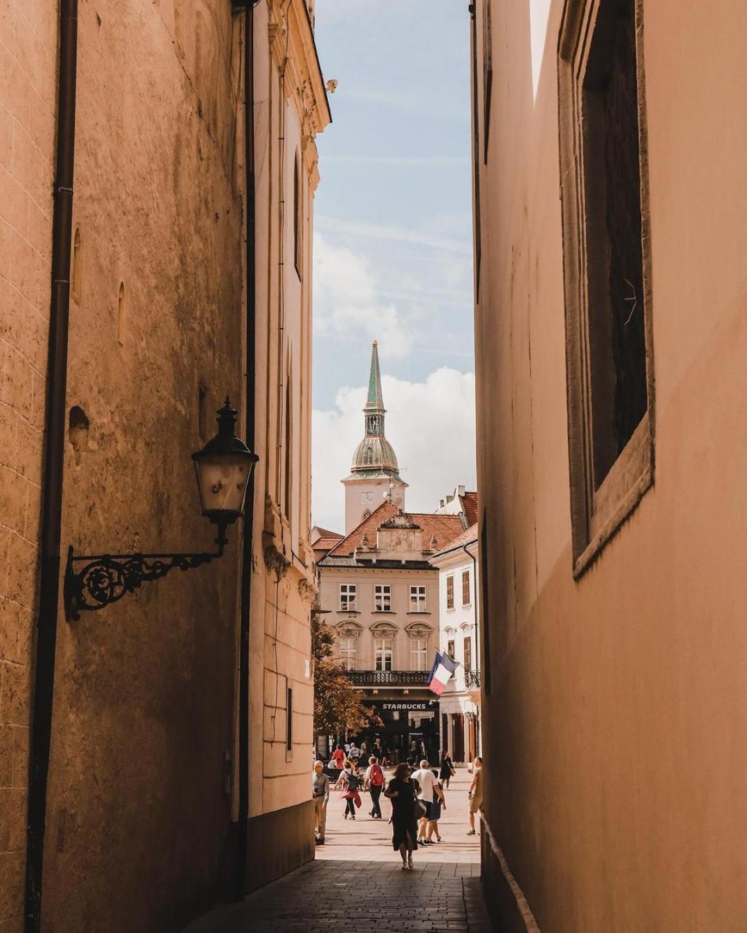 Extralarge Queen Room In The Heart Of Bratislava With Terrace Ngoại thất bức ảnh