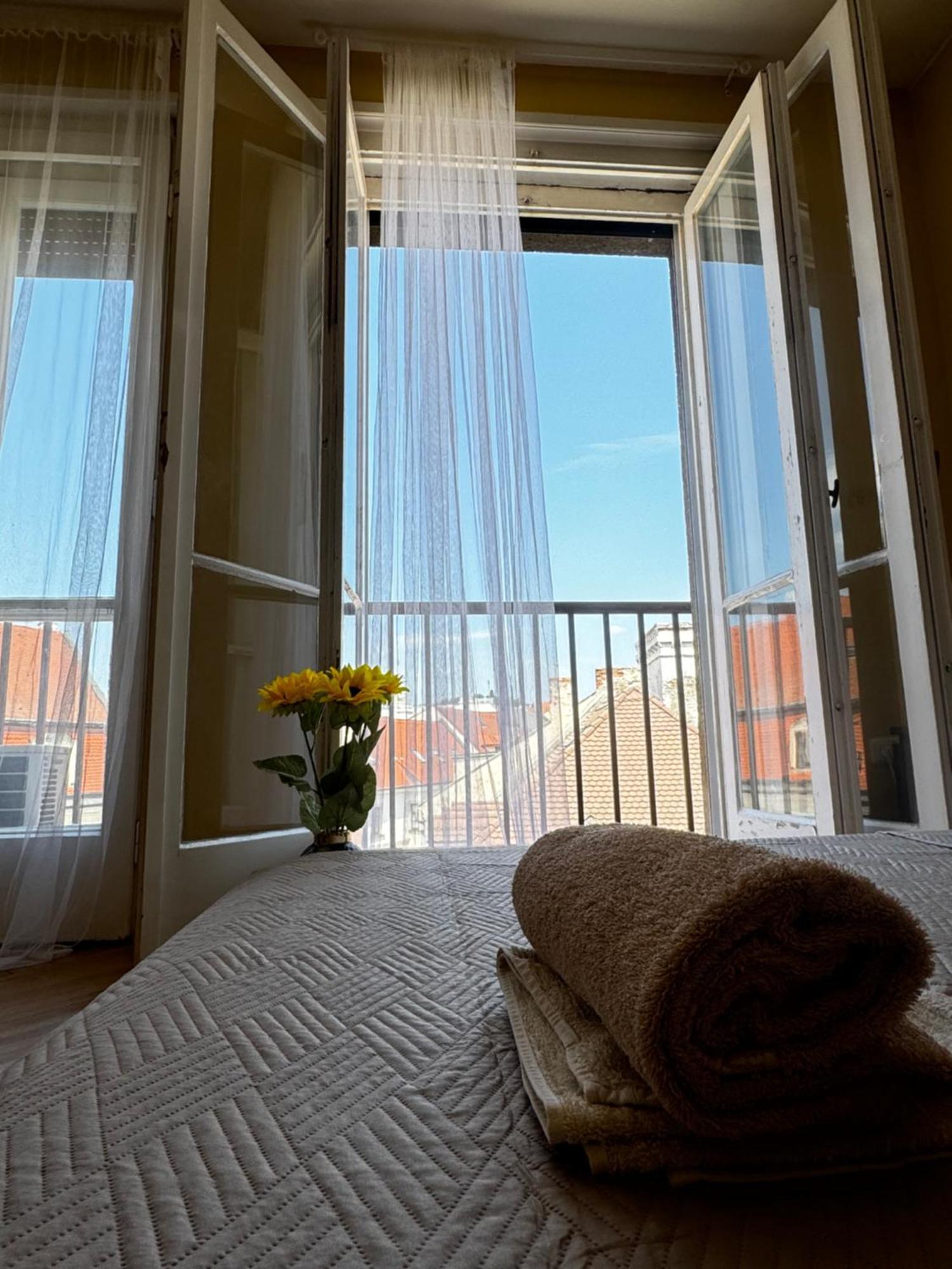 Extralarge Queen Room In The Heart Of Bratislava With Terrace Ngoại thất bức ảnh